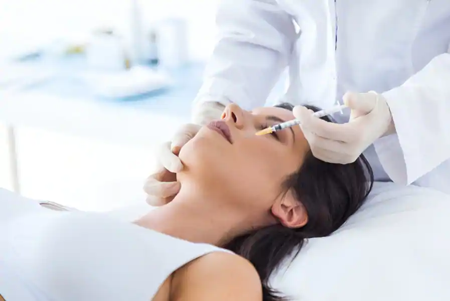 El rejuvenecimiento de ojeras es ideal para personas con ojeras hundidas o pigmentadas