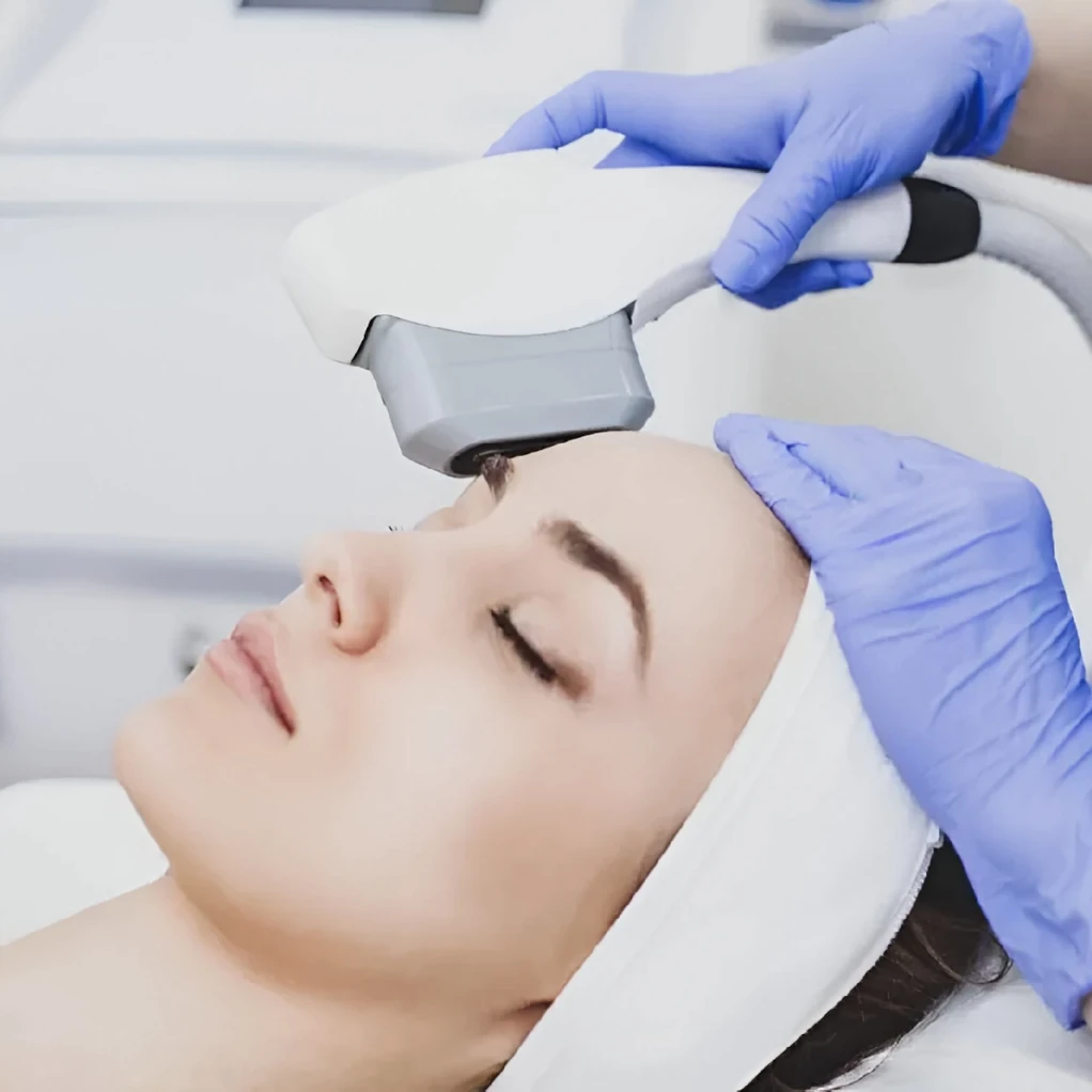 Tratamientos de alta precisión que eliminan eficazmente las manchas solares mediante IPL (Luz Pulsada Intensa)